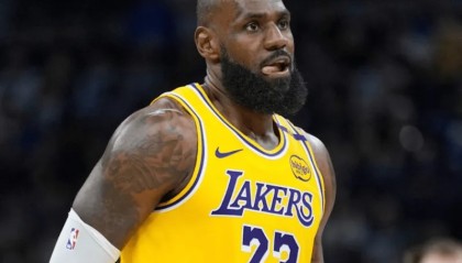 开云官方-詹姆斯生涯各队助攻榜排名：热火第六、湖人第五、骑士第一