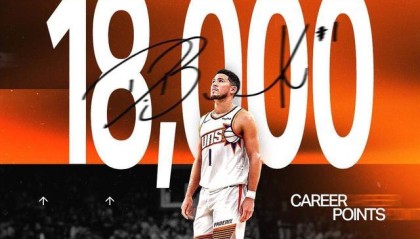 kaiyun网站-历史第三年轻分卫！布克达成18000分里程碑 仅次于科&amp;amp;乔